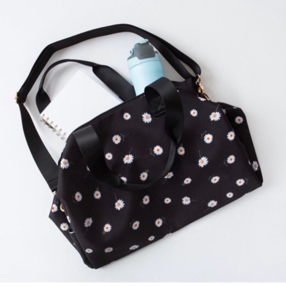Daisy print duffle travel bag▪️ - Picture 10 of 16